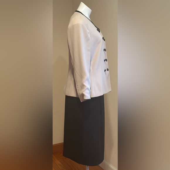 Le Suit Paris New York Beige & Black Top.Skirt Set Top Is Double Breasted Sz 12P - Picture 4 of 16
